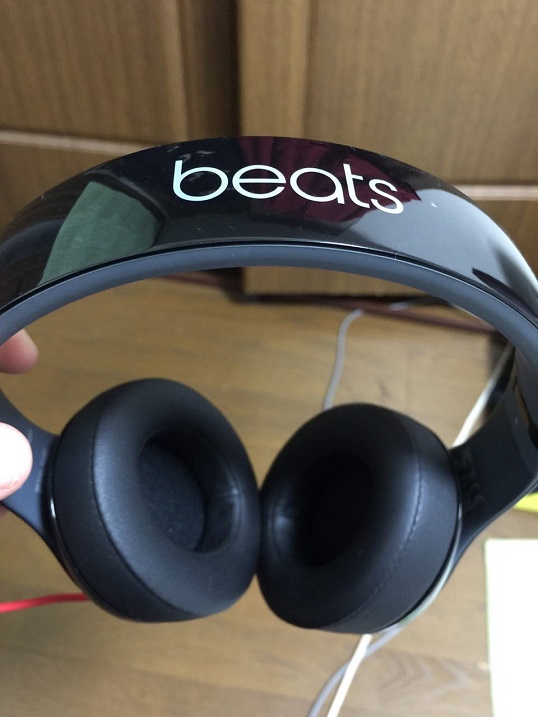 Beatsのワイヤレスヘッドホンを奮発購入！Appleに買収されたその実力をレビュー。聴き心地や大きさ、電池の消耗、重さは？｜アプリ学園